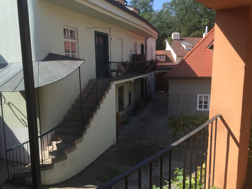 Apartments At The Golden Plough Prague Chambre photo