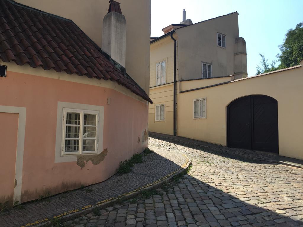 Apartments At The Golden Plough Prague Extérieur photo