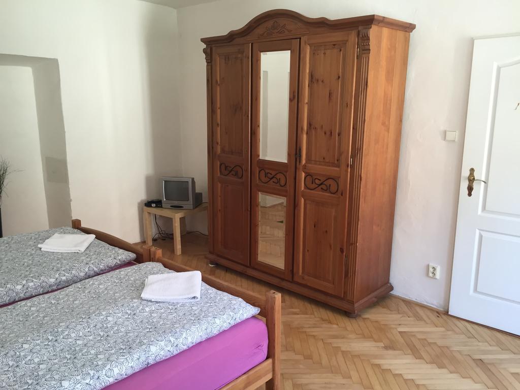Apartments At The Golden Plough Prague Chambre photo